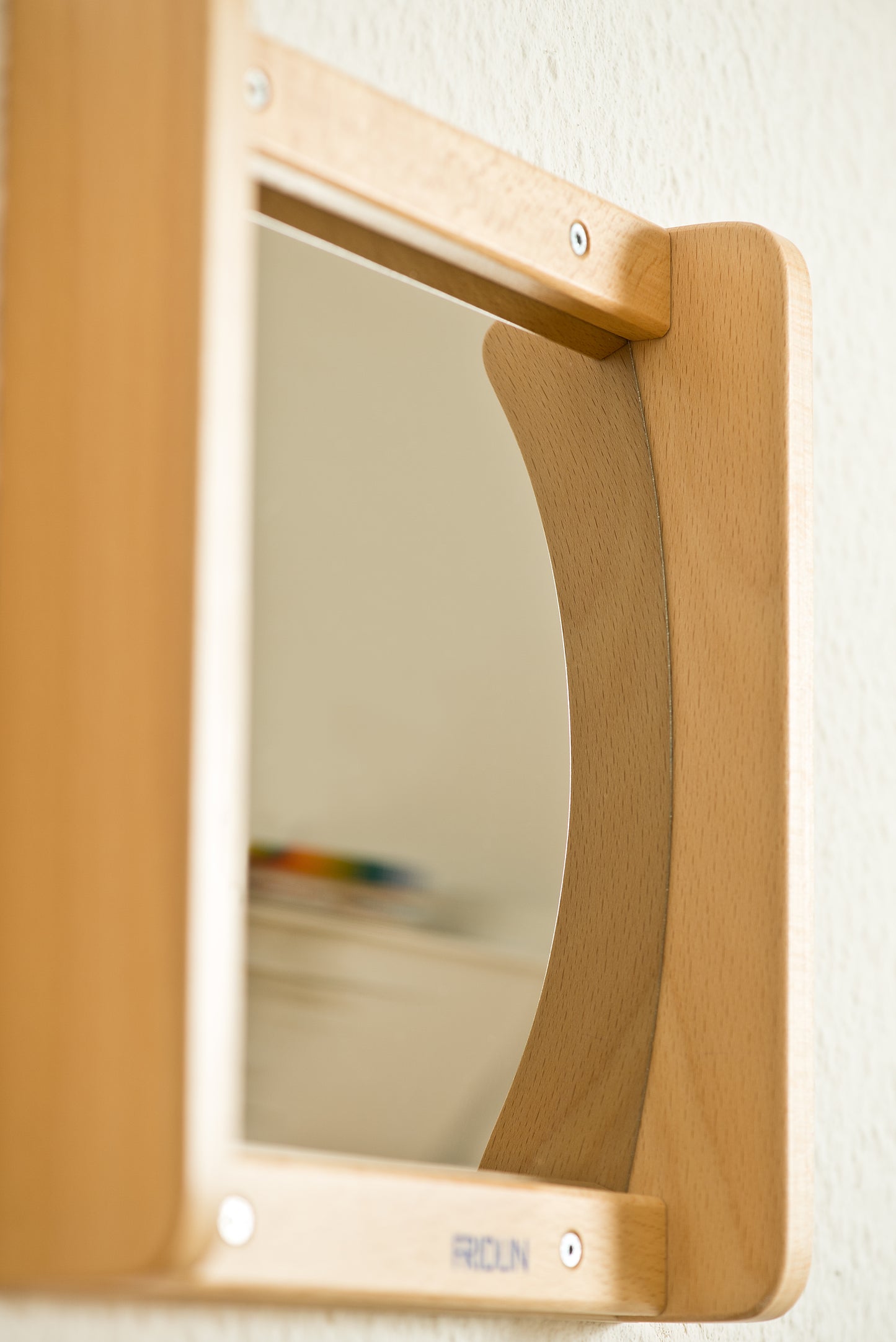 Distorting mirror convex